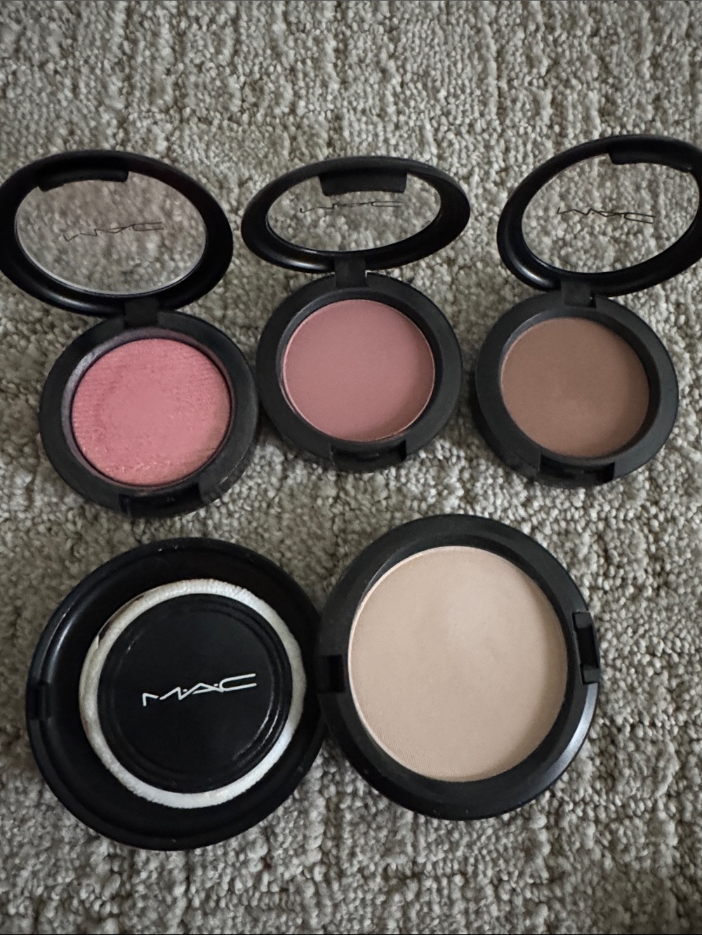 MAC Makeup Bundle - Picture 8 of 8